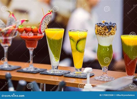 Cocktail colorati e decorati