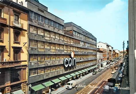 vista di Corso Vercelli con negozi e persone