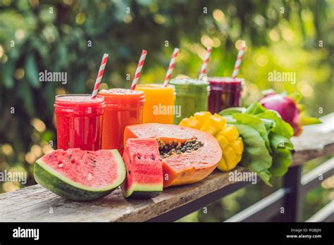 Varietà di frutta fresca per bevande stagionali