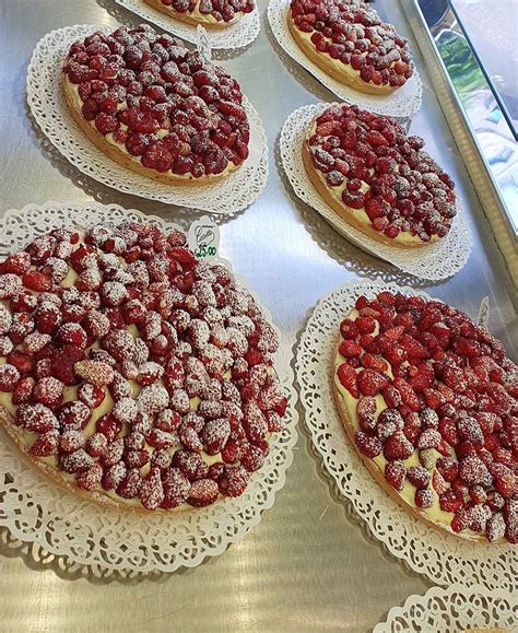 Pasticceria con fragoline di bosco