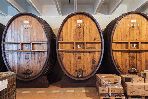 Botti di quercia per l'invecchiamento del Cognac