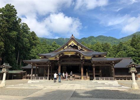 Paesaggio invernale nella prefettura di Niigata con enfasi sulla neve e la tranquillità