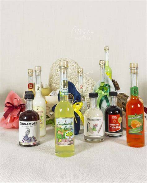 Bottiglie di liquori abruzzesi in degustazione