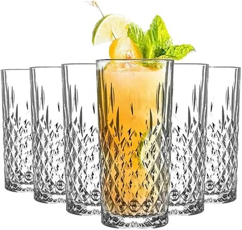 bicchieri da cocktail trasparenti e brillanti
