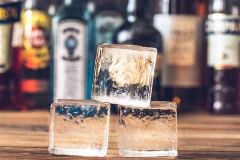 diversi tipi di ghiaccio per cocktail