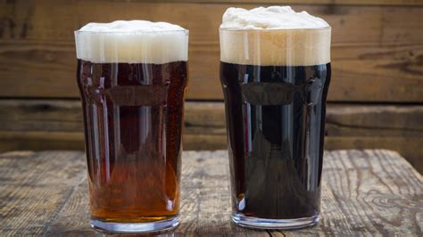 Infografica che confronta le caratteristiche di Stout e Porter