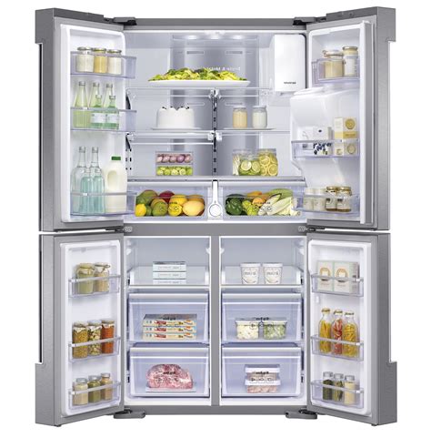 design interno di un frigorifero Siemens a quattro porte