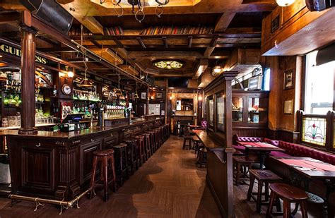 Interno di un pub irlandese