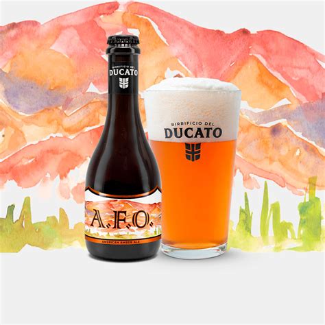 Giovanni Campari e una selezione di birre del Birrificio del Ducato
