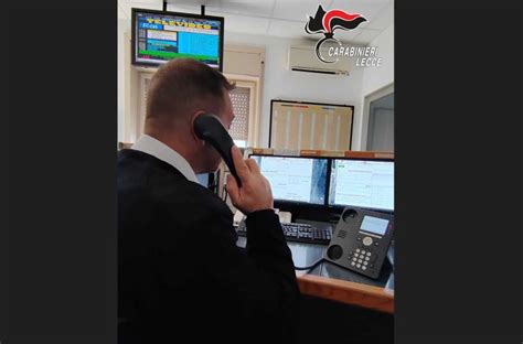 Carabinieri al telefono