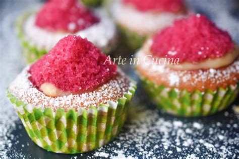 Dolci Cardinali Sardi con crema e bagna all'Alchermes