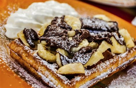 Cialde e gaufre con burro al cioccolato