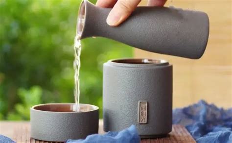 Tokkuri e choko tradizionali per servire il sake