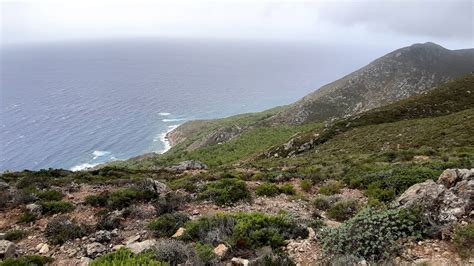 Paesaggio della Corsica con macchia mediterranea