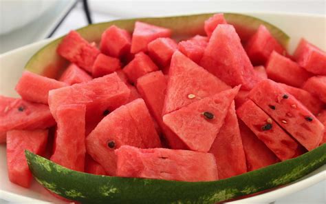 Anguria tagliata a fette e cubetti