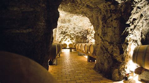Cantina Majolini scavata nella roccia