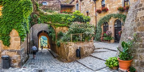 Paesaggio umbro con borghi medievali