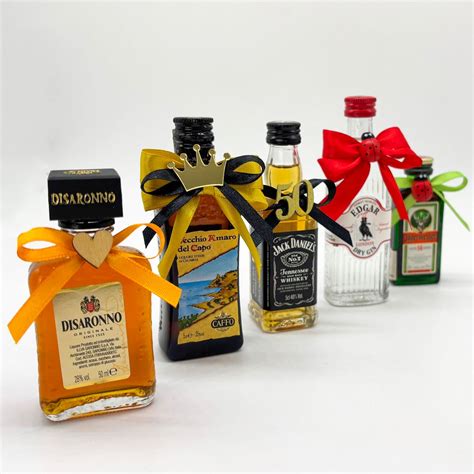 Immagine di bottiglie di liquore Luxardo