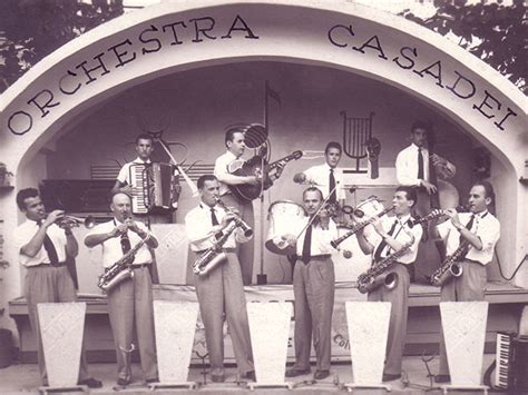 Secondo Casadei con la sua orchestra