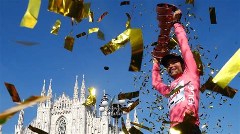 Tom Dumoulin festeggia la vittoria