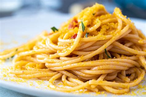 Piatto di spaghetti alla bottarga