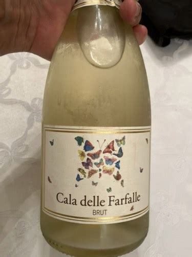 Calice di vino spumante Cala delle Farfalle Chardonnay Brut