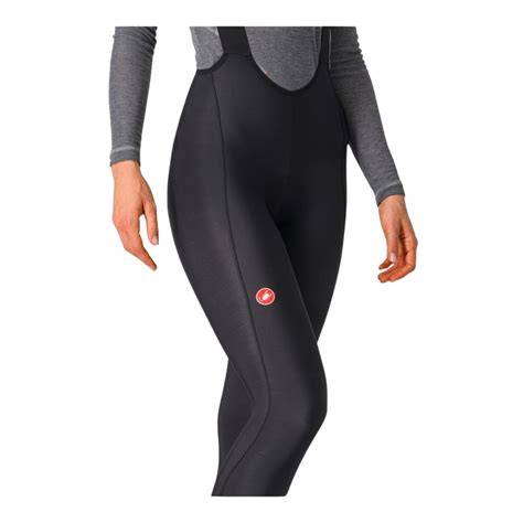 Ciclista equipaggiato per l'inverno con abbigliamento Castelli