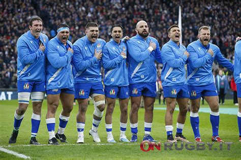 Squadra italiana di rugby durante una partita negli anni '90