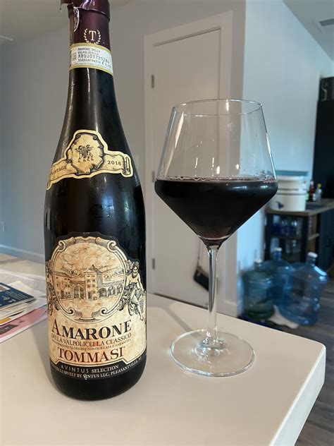 Bicchiere di Amarone Tommasi