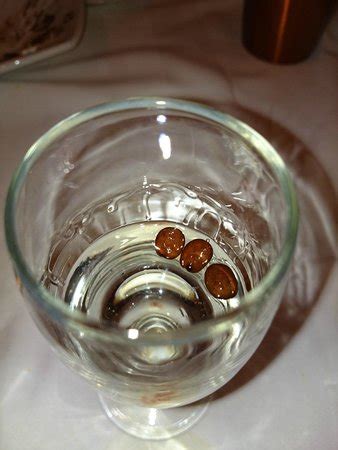 Bottiglia di Sambuca con chicchi di caffè