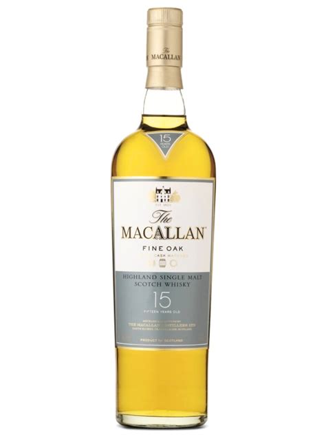 Paesaggio dello Speyside con distilleria Macallan