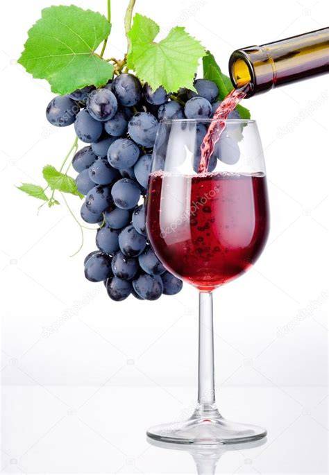Grappolo d'uva e bicchiere di vino