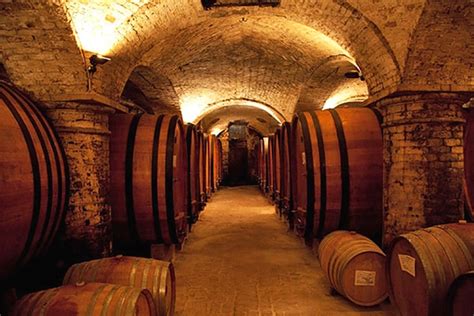 Botti di rovere per l'invecchiamento del whisky