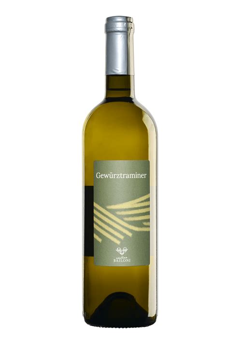 Calice di vino Traminer con riflessi dorati