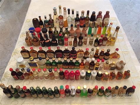 Collezione di bottiglie di amari italiani